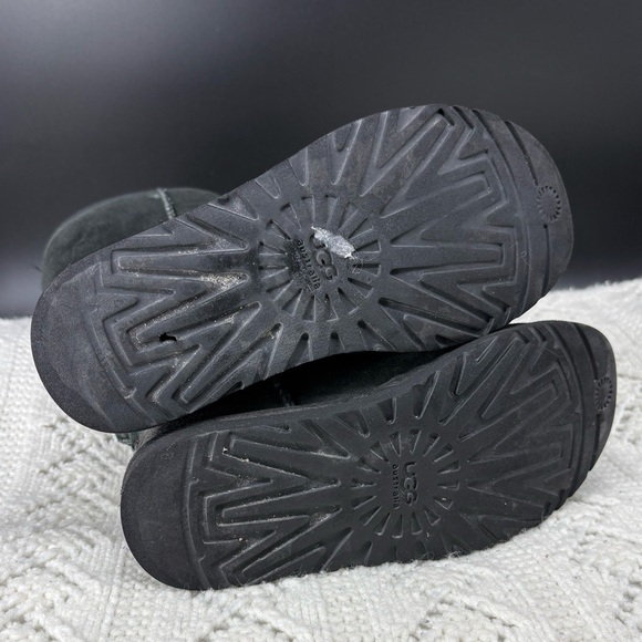 UGG Women’s 6 Classic Tall Black Sheepskin Shearling Winter Boots Australia Hot - Picture 7 of 8